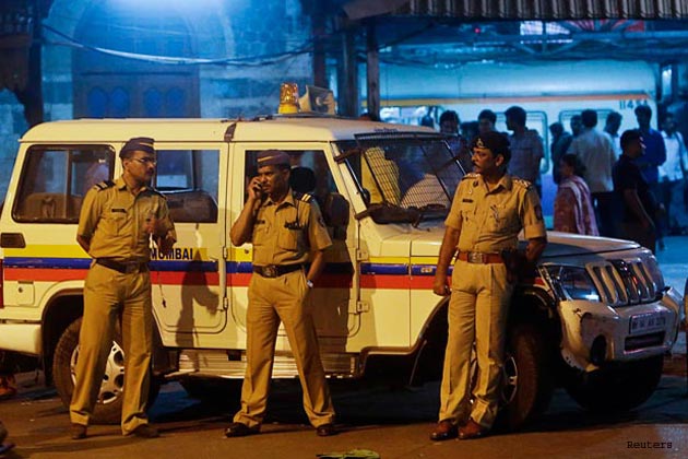 mumbai-police-firm-on-130-am-deadline-for-hotels-on-new-year_301213065520