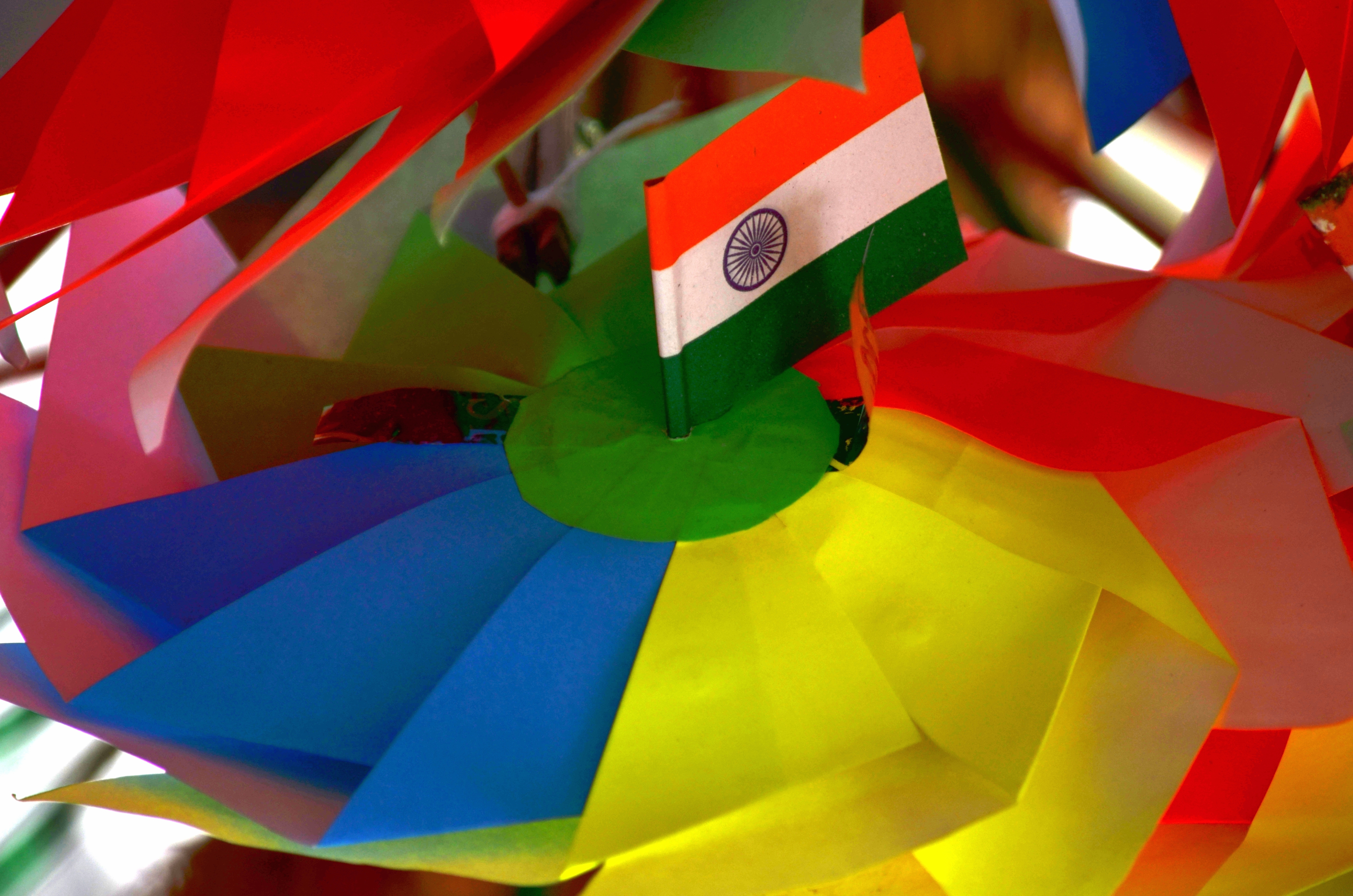 चुनाव की रंगारंग सरगर्मी में समलैंगिक अधिकारों की दखल? 