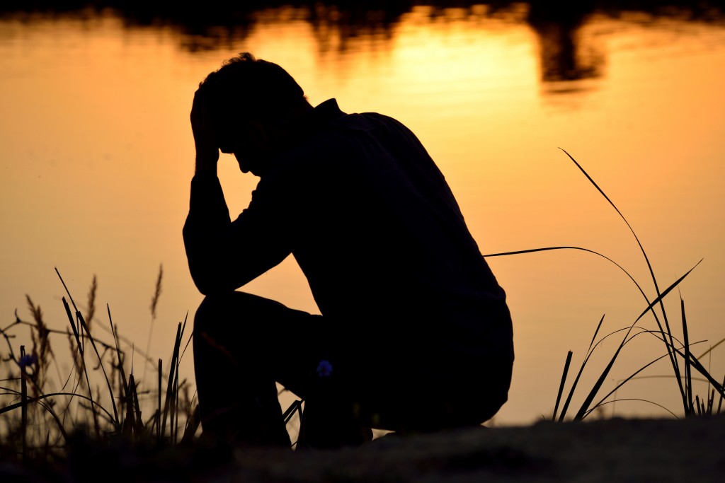 depressed-man-at-the-lake