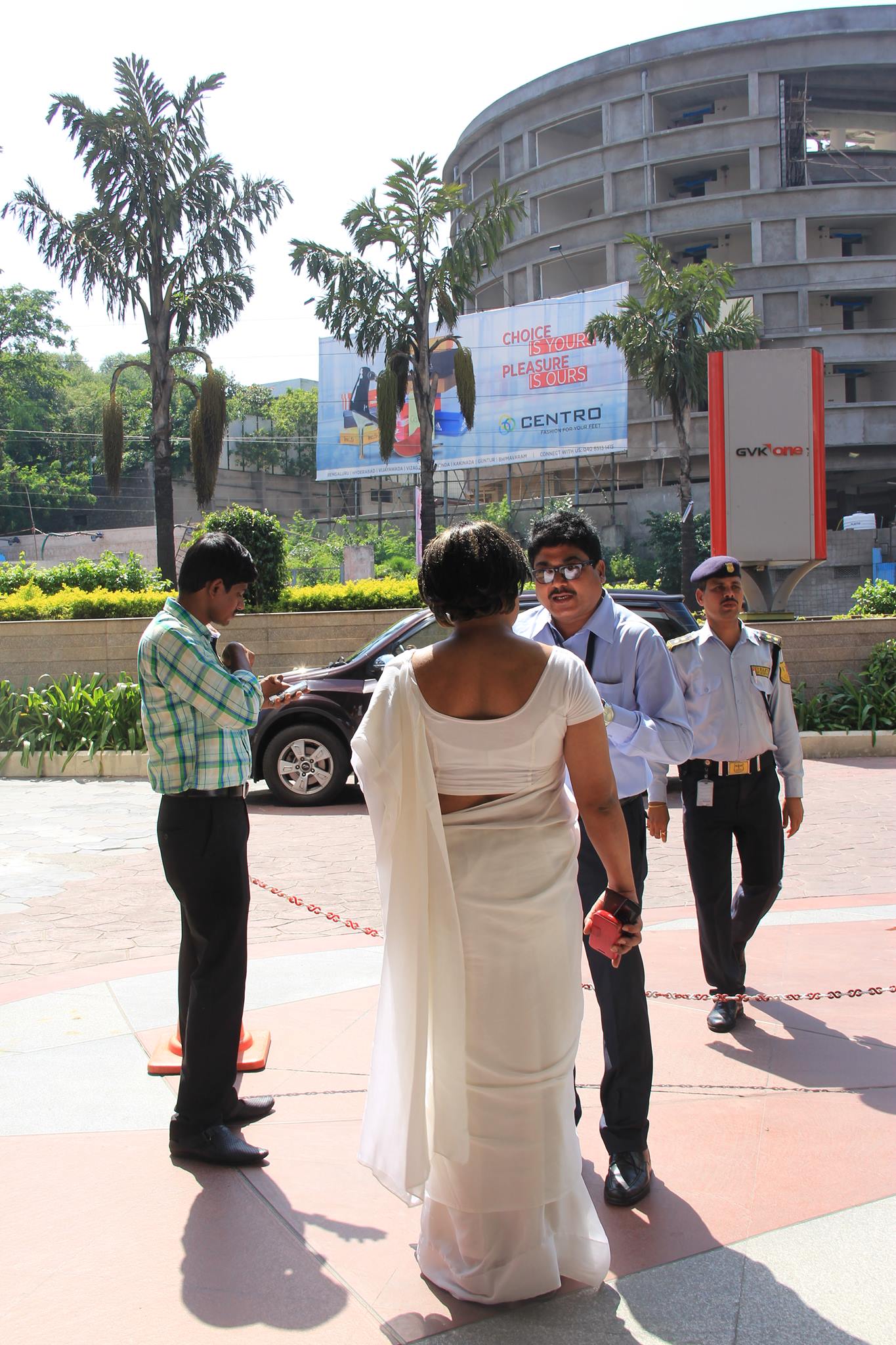 Transperson denied enrty inside Mall in Hyderabad