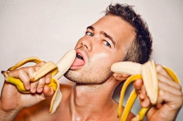 eating banana