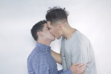 kissing gay men
